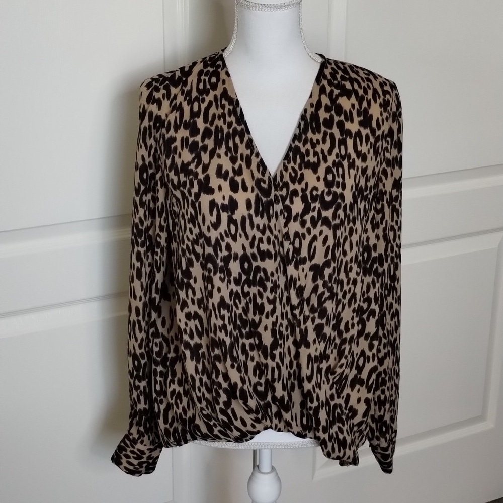 Mittoshop leopard print size medium rolled front long sleeve blouse